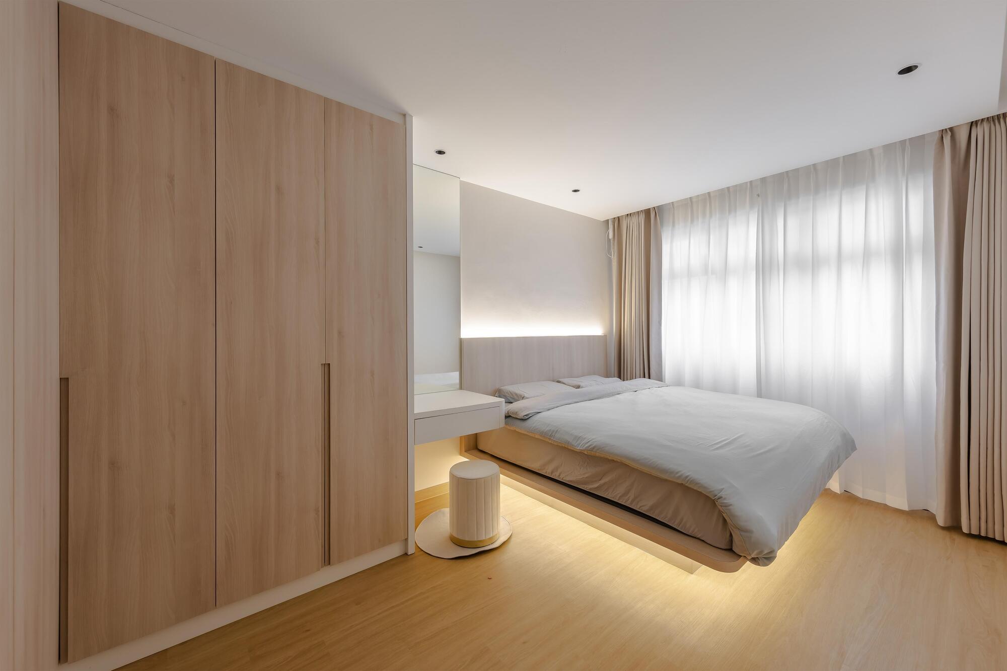 Floating Bed, Bedroom interior by Porterbox Studio