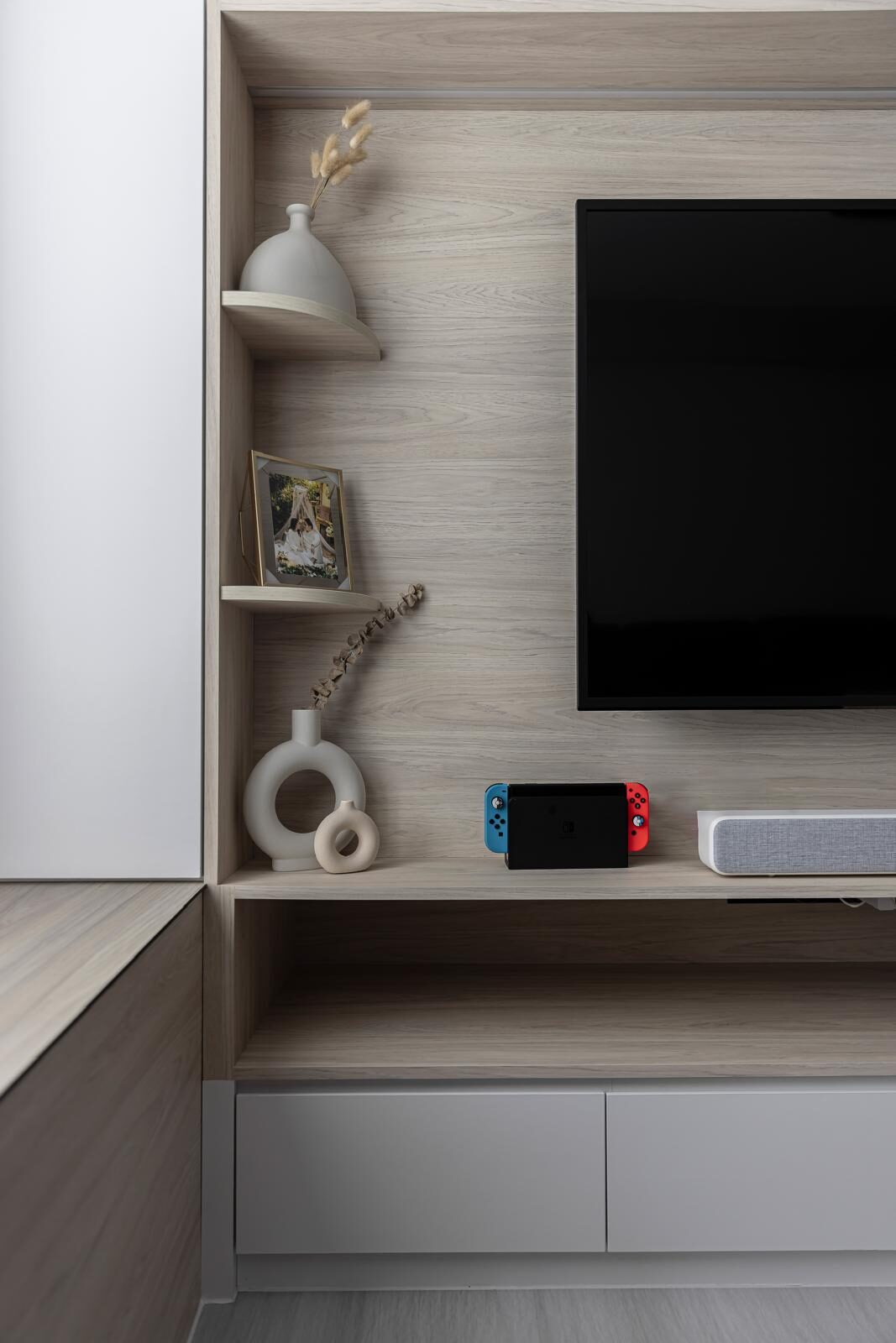 Asymmetric open niche and display ledge in whitewashed oak, living interior by Porterbox Studio